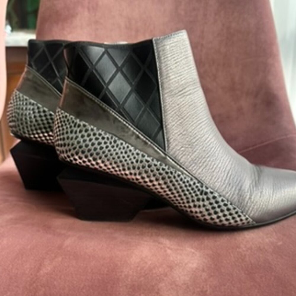 Women's United Nude Chelsea Ankle Boots with Mixed Leathers, Size 9